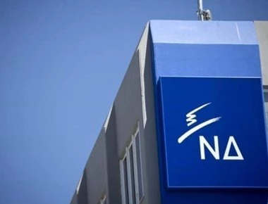 ΝΔ για τον βανδαλισμό στο σπίτι του Μίκη: «Οι παρακρατικές μέθοδοι δεν φοβίζουν τους πολίτες»